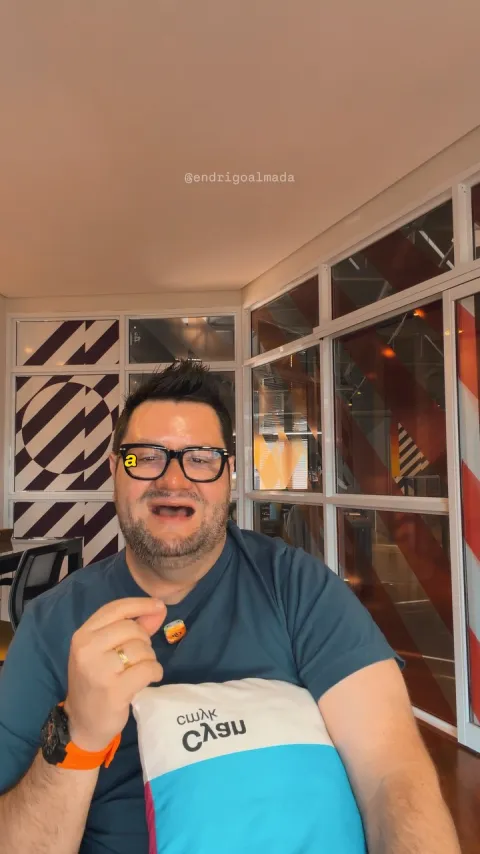 Como nasceu O MANTO. A santa que não existe, o rosto que levou dezenas de tentativas, a regra que me proibi...